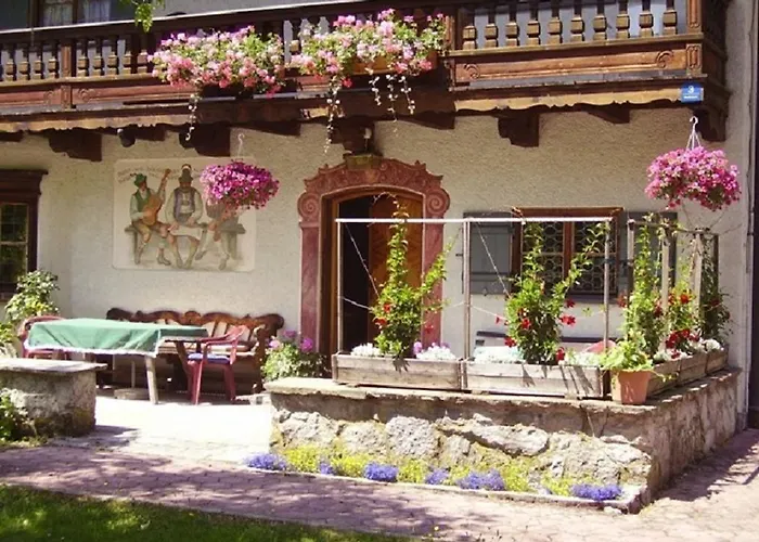 Haus Sonnenblick بيت ضيافة *